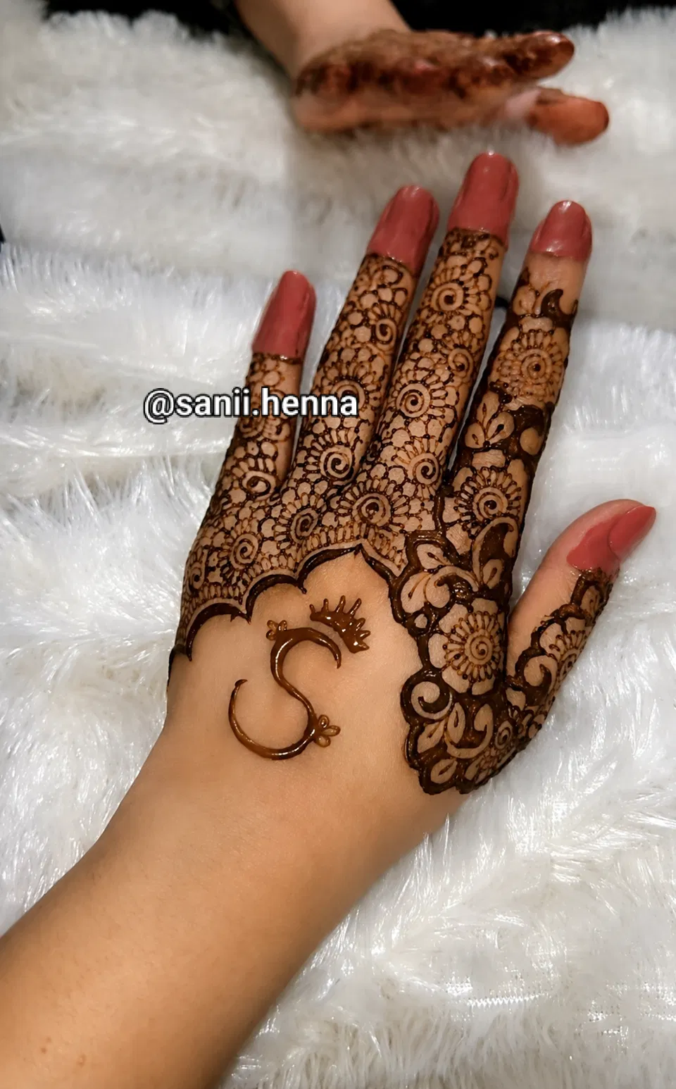Arabic Simple Finger Mehndi Design with Moon and Hidden Name (2)