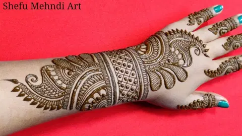 arabic stylish back hand mehndi design