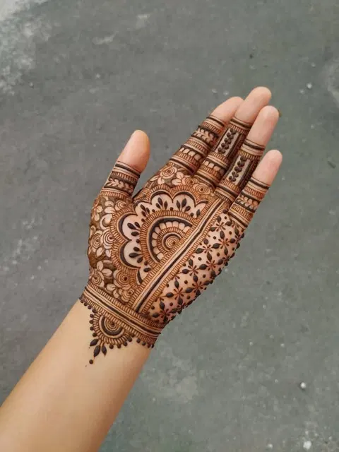 royal simple circle front hand mehndi design