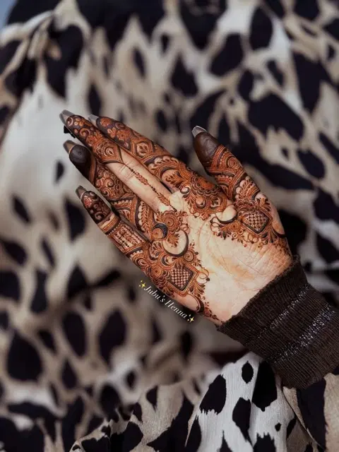 aesthetic bridal back hand mehndi design