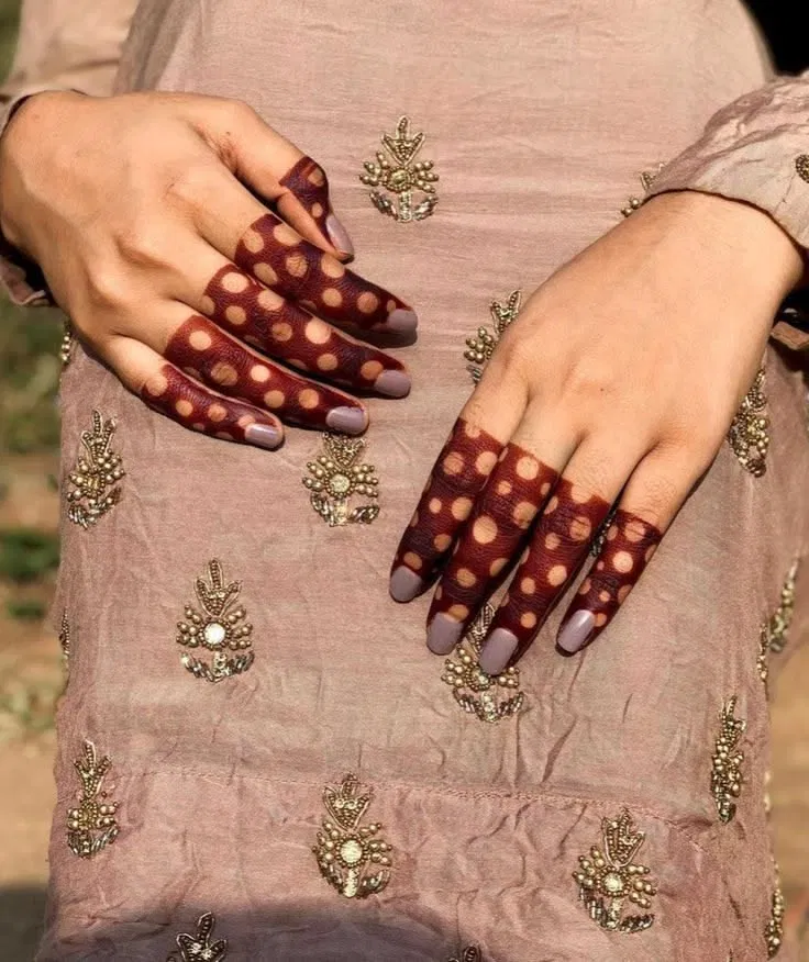 Aesthetic Minimal Back Hand Mehndi Design (27)