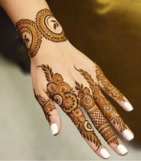 aesthetic arabic back hand mehndi design