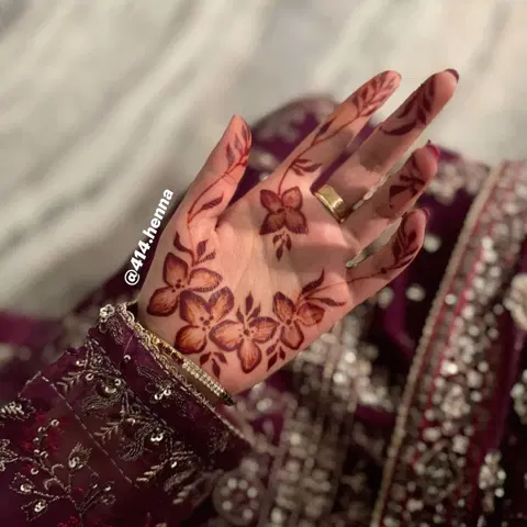 aesthetic arabic flower finger mehndi design