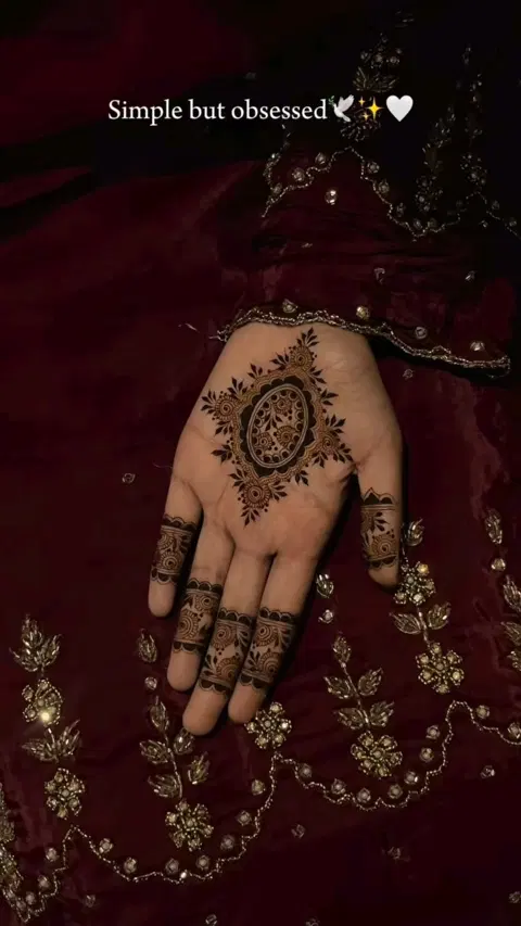 arabic simple circle finger mehndi design