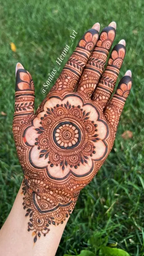 bridal simple circle finger mehndi design