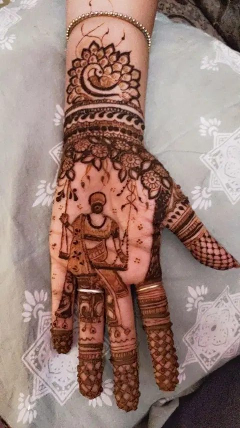 royal stylish figure front hand mehndi design