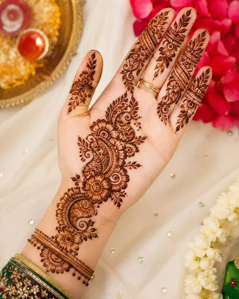 royal simple circle front hand mehndi design