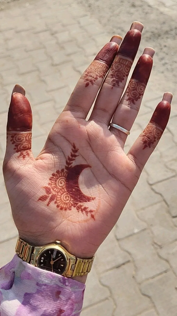 Aesthetic Arabic Finger Mehndi Design with Gol Tikki and Moon for Eid