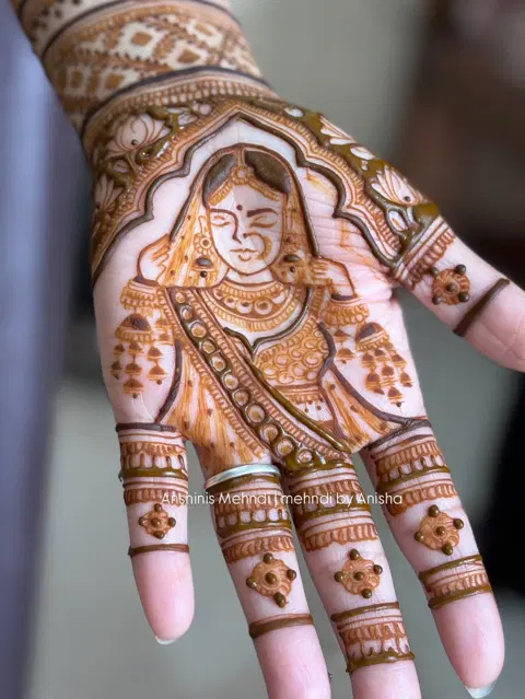 bridal royal figure wrist mehndi design