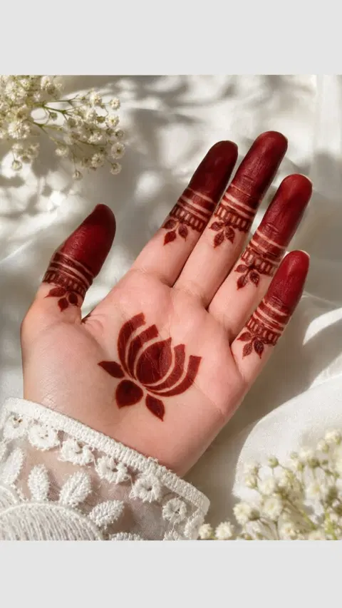 minimal simple circle front hand mehndi design