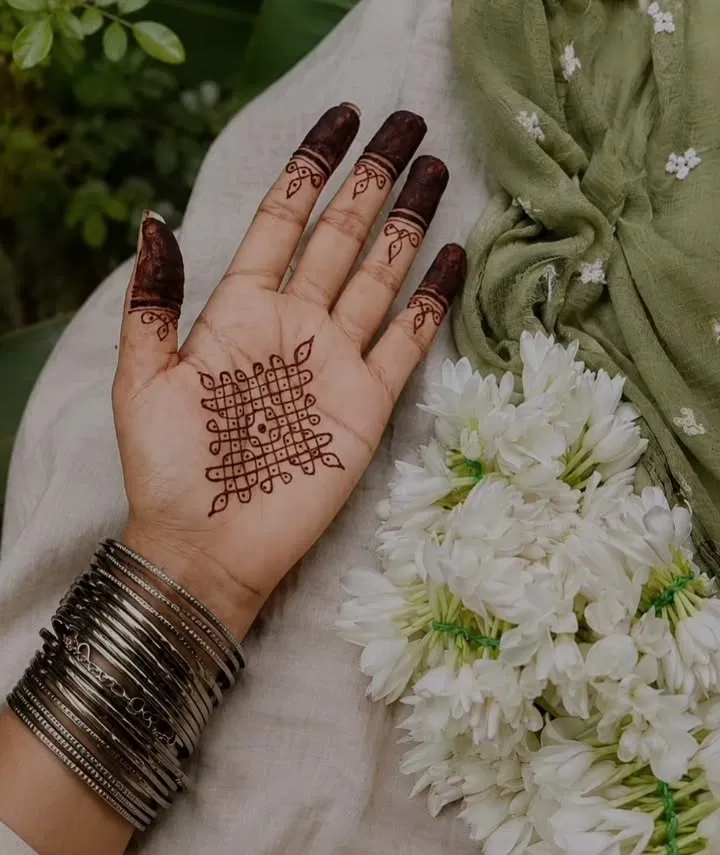Aesthetic Simple Finger Mehndi Design with Flowers