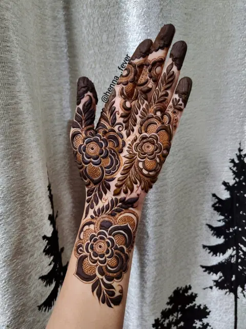 arabic bridal circle front hand mehndi design