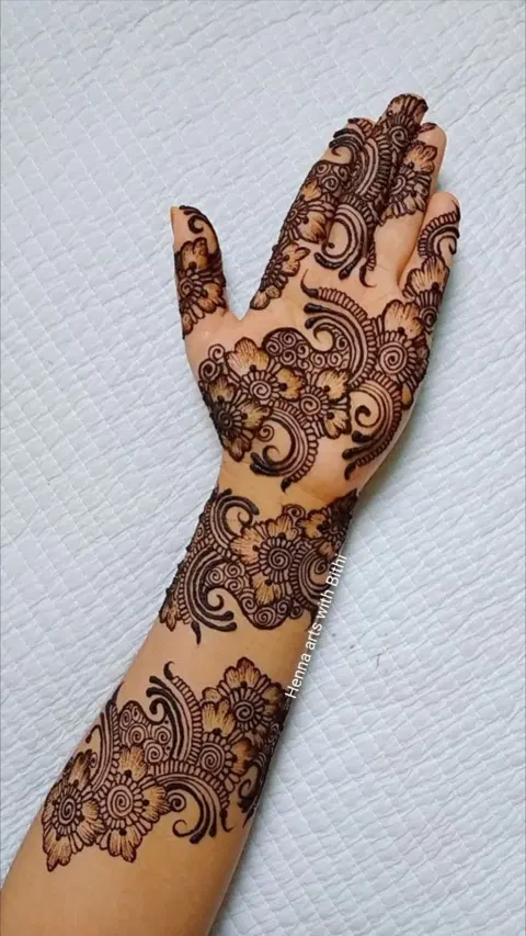 arabic bel wrist mehndi design