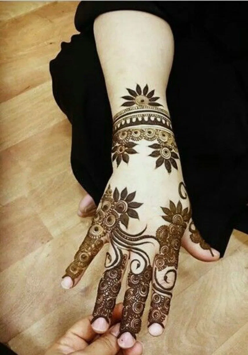 Arabic Stylish Arm Mehndi Design with Deity and Flowers (2)