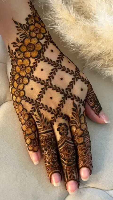 simple lotus back hand mehndi design