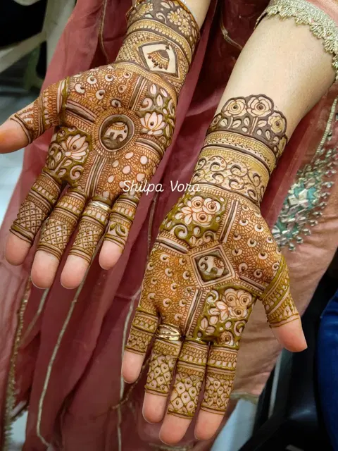 bridal stylish front hand mehndi design