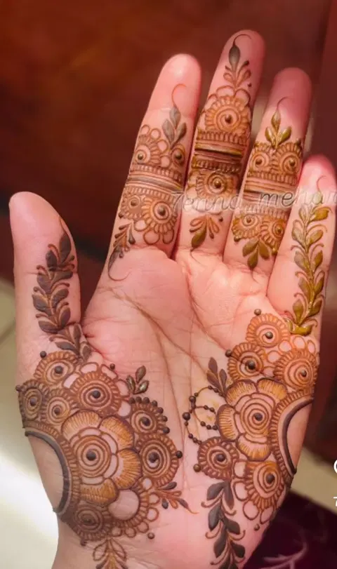 arabic minimal bel finger mehndi design