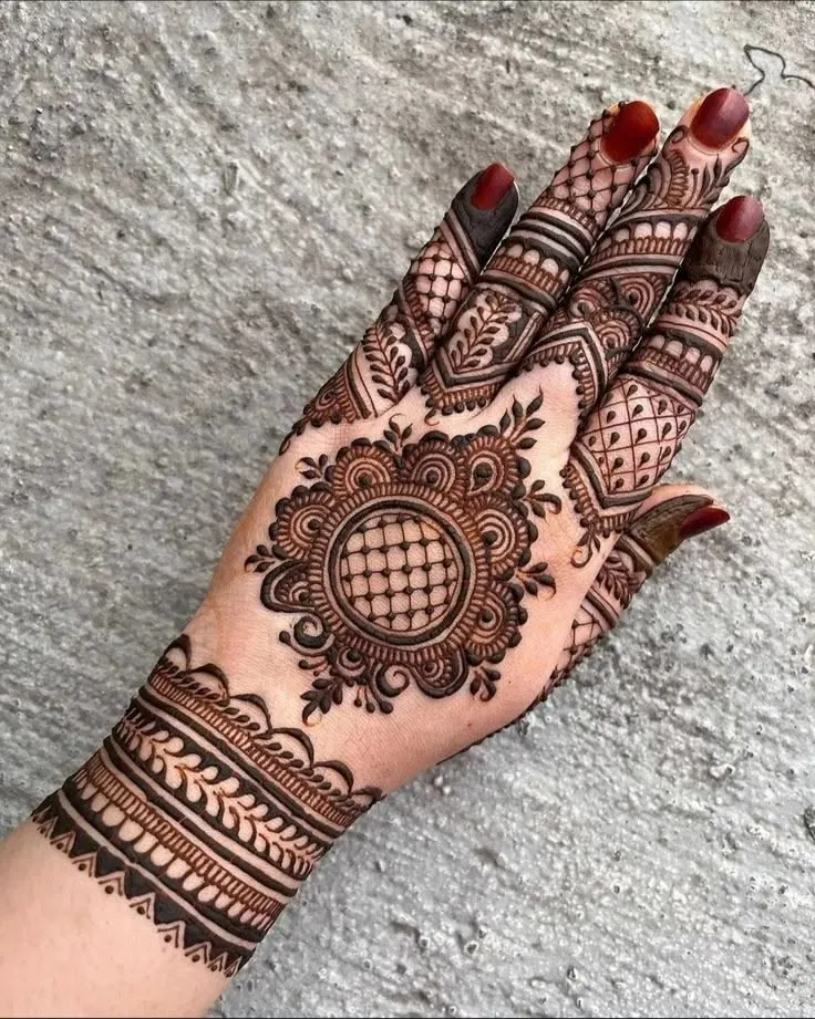 Bridal Simple Finger Mehndi Design with Gol Tikki (5)