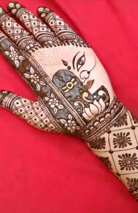 stylish circle foot mehndi design