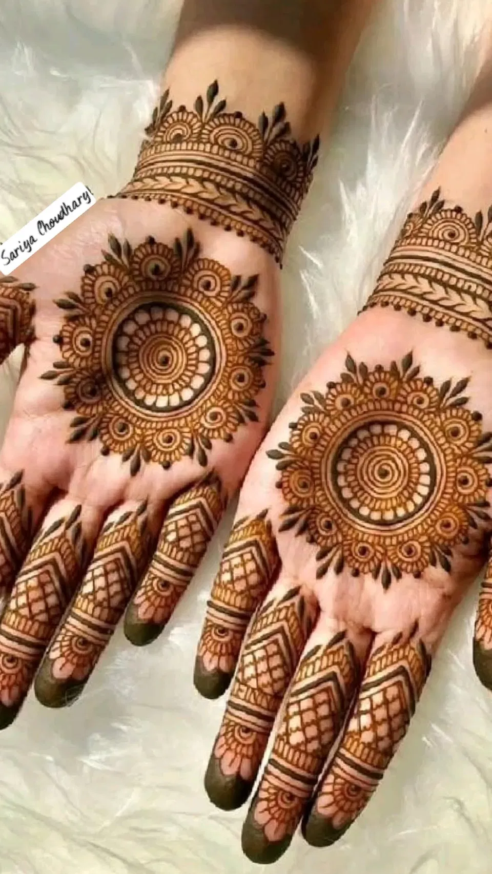 Aesthetic Stylish Front Hand Mehndi Design with Gol Tikki