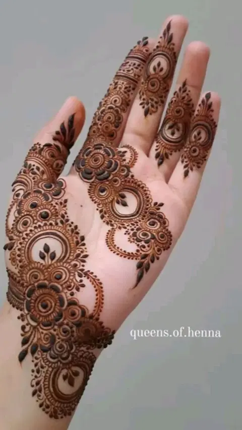 aesthetic arabic bel finger mehndi design