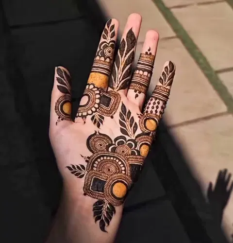 aesthetic arabic front hand mehndi design