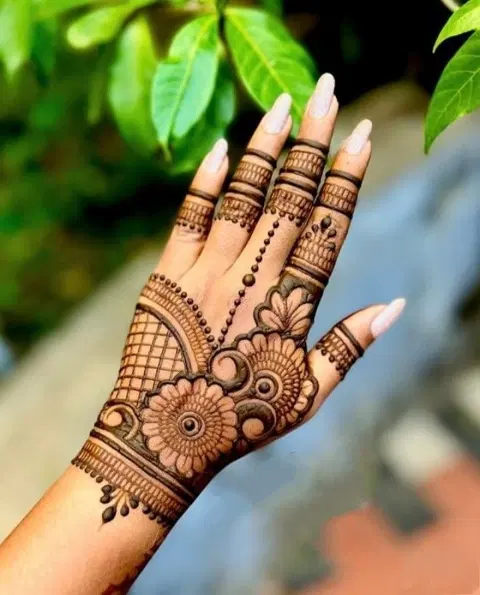 royal simple bel back hand mehndi design