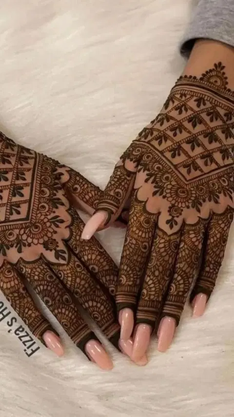 aesthetic bridal back hand mehndi design