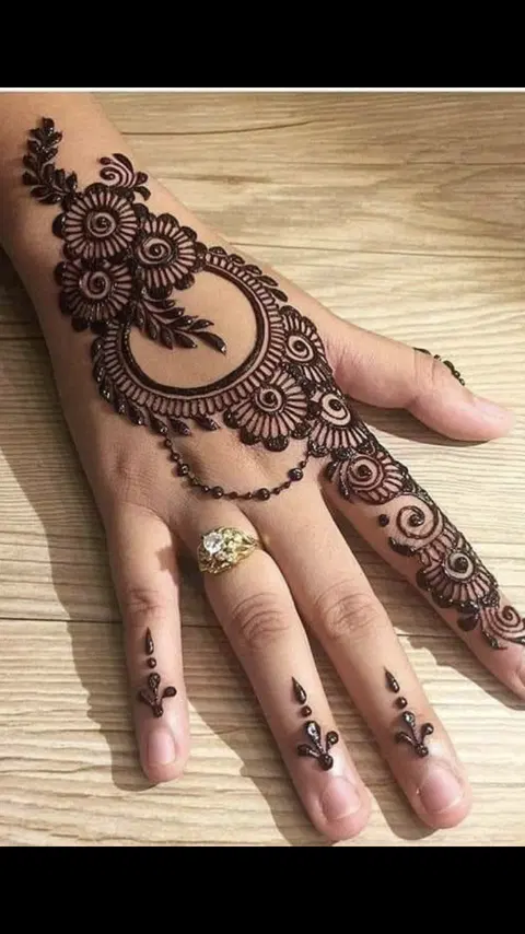 arabic stylish circle back hand mehndi design