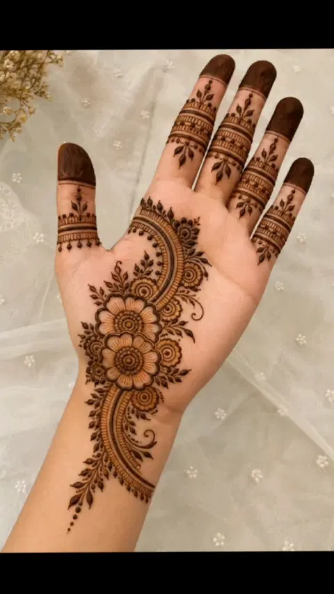 aesthetic arabic bel front hand mehndi design