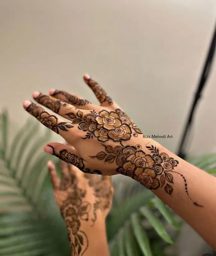 Aesthetic Arabic Back Hand Mehndi Design with Flowers (52)