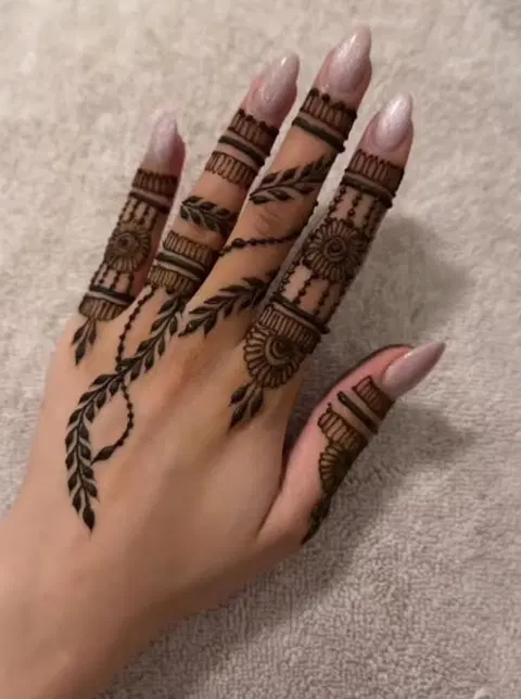 arabic minimal back hand mehndi design
