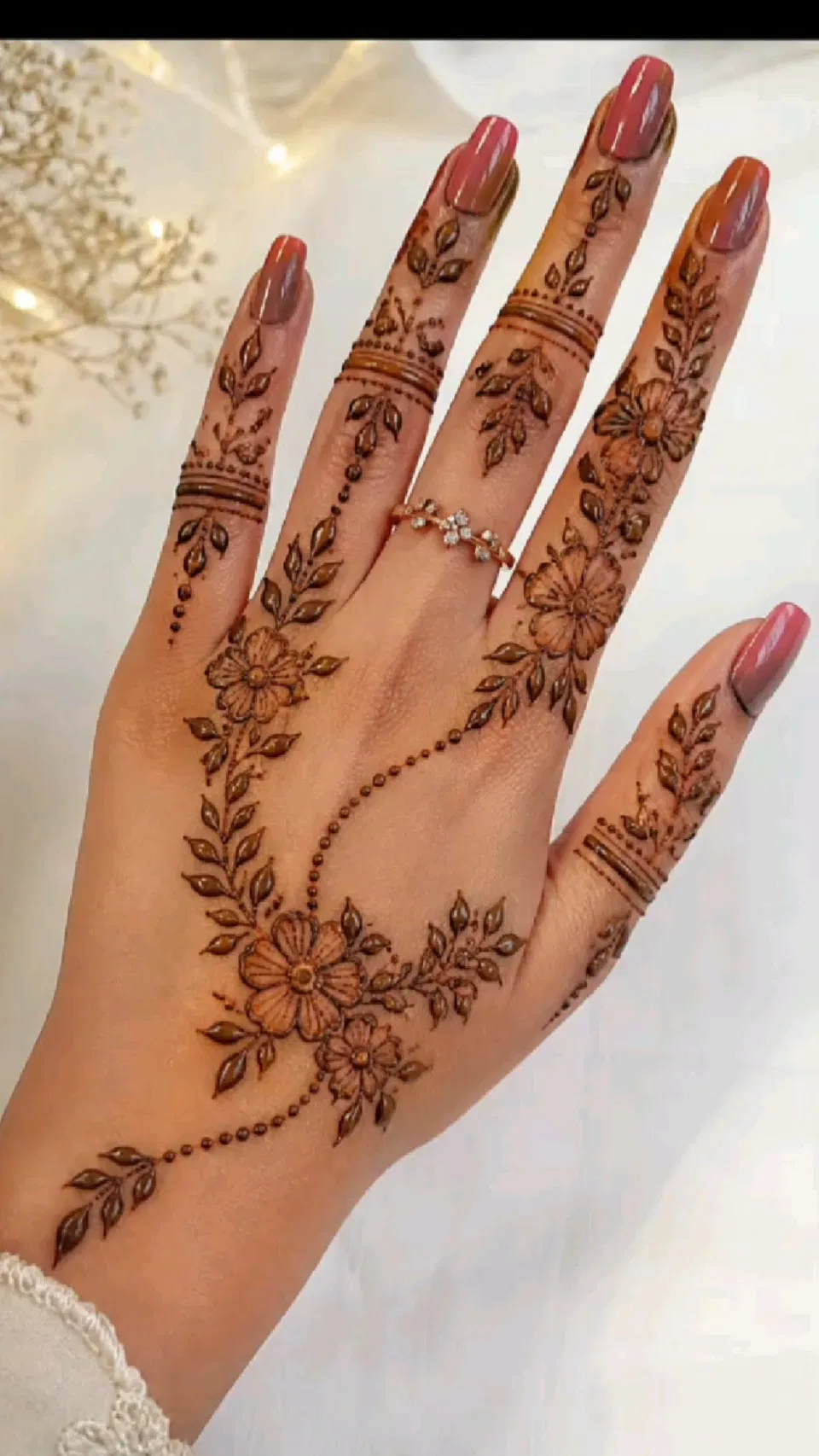 Aesthetic Arabic Finger Mehndi Design with Bel and Flowers (4)