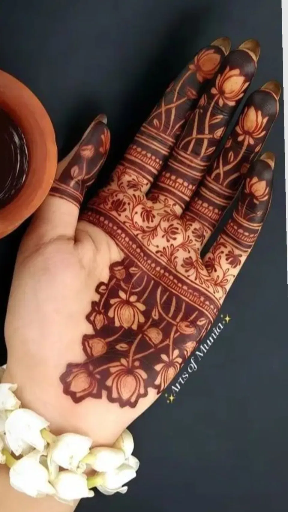 Aesthetic Bridal Back Hand Mehndi Design with Gol Tikki, Flowers and Lotus for Engagement (16)