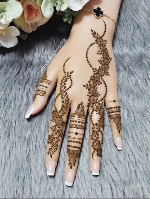 arabic simple circle back hand mehndi design