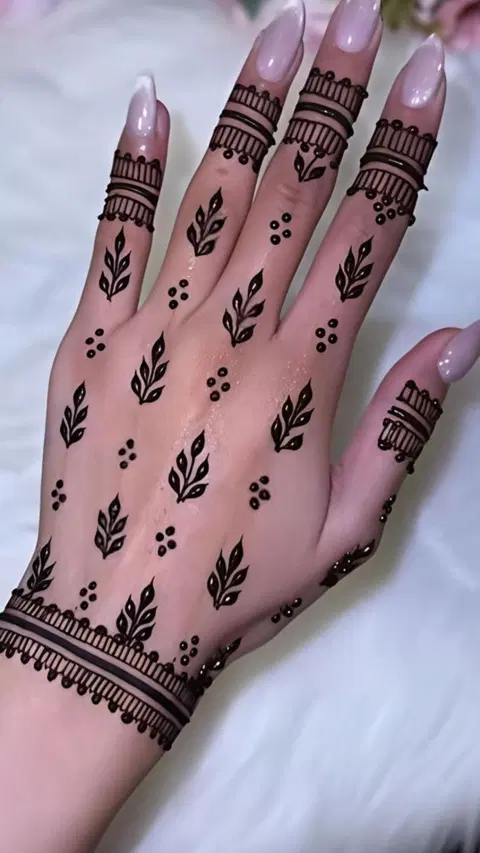 aesthetic arabic bel back hand mehndi design