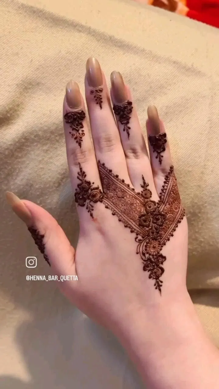 Aesthetic Simple Finger Mehndi Design for Eid