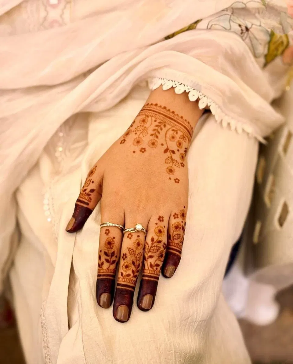 Aesthetic Minimal Arm Mehndi Design (4)