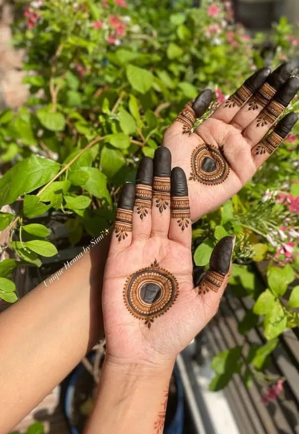 Aesthetic Minimal Front Hand Mehndi Design with Gol Tikki and Flowers for Eid