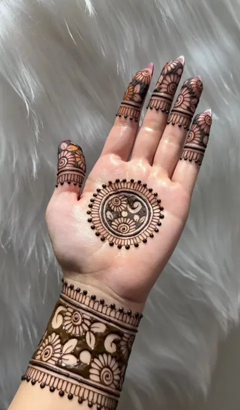 arabic simple circle front hand mehndi design