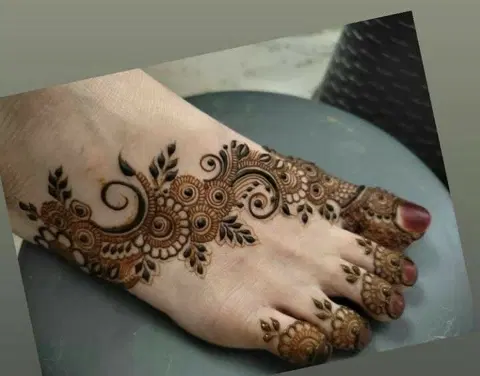 arabic simple bel back hand mehndi design