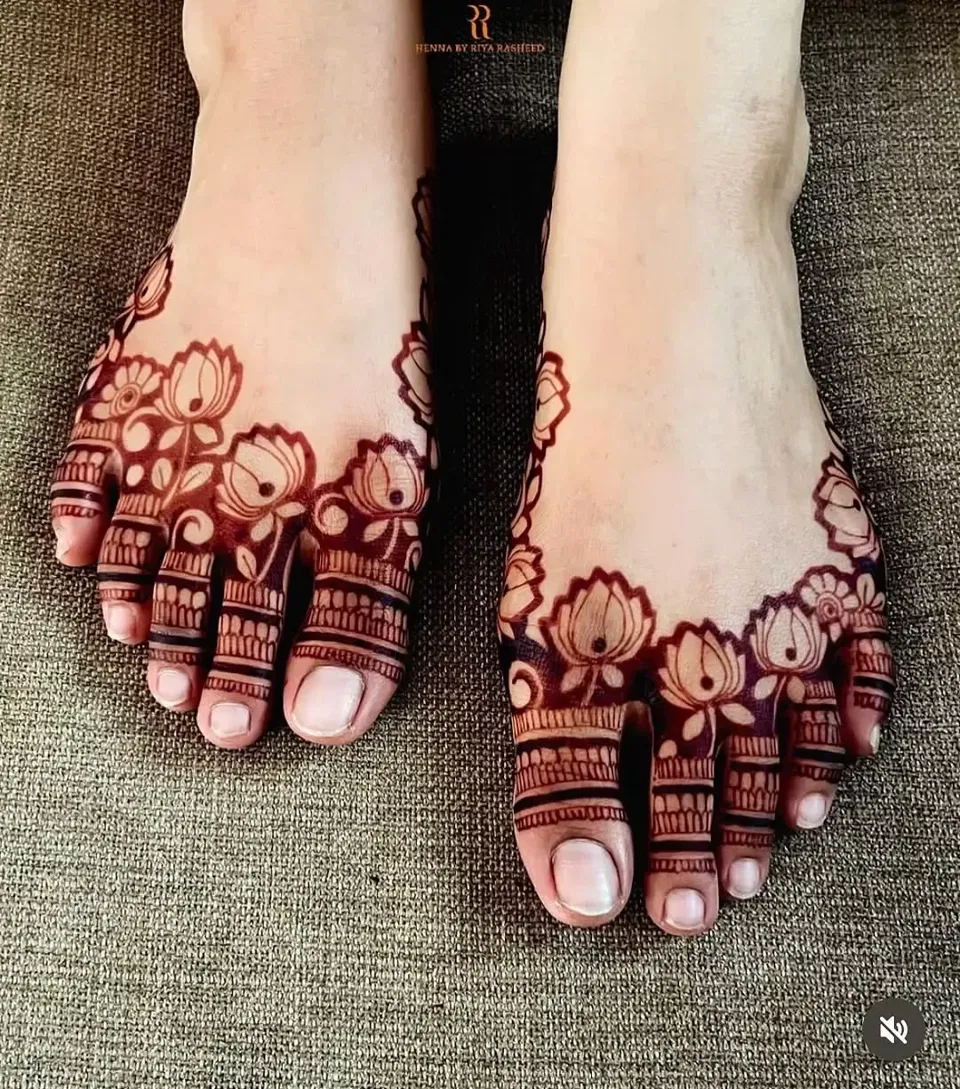Bridal Simple Foot Mehndi Design with Figures and Flowers