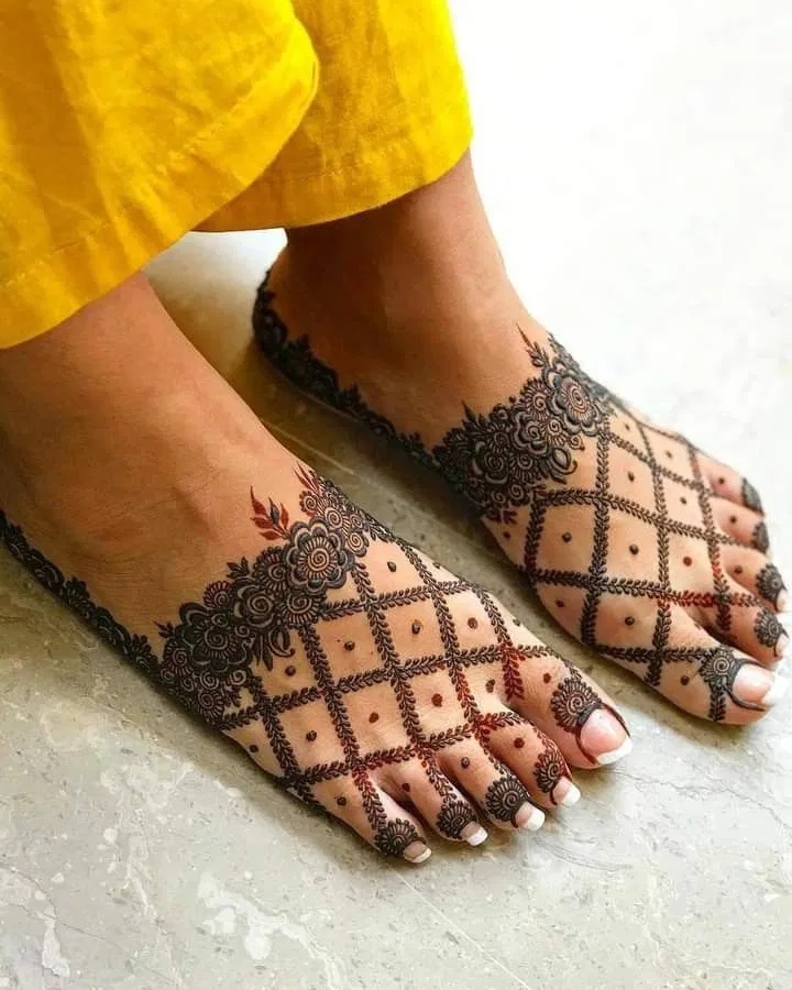 Bridal Simple Foot Mehndi Design (2)