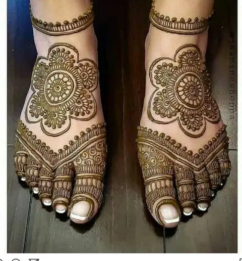 bridal back hand mehndi design