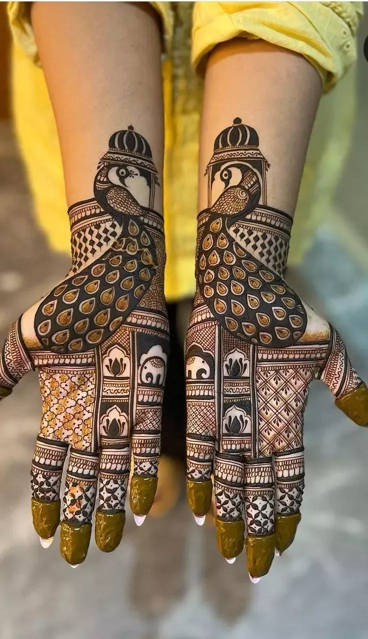Aesthetic Bridal Back Hand Mehndi Design with Figures and Peacock for Karwa Chauth (5)