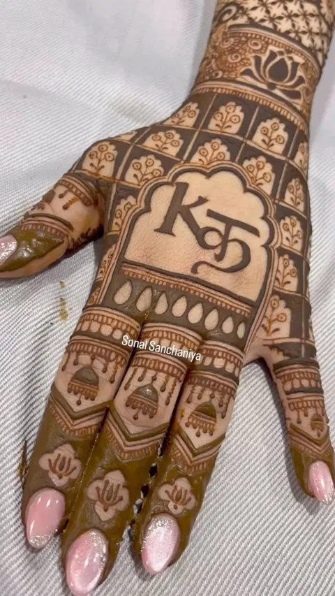 bridal back hand mehndi design