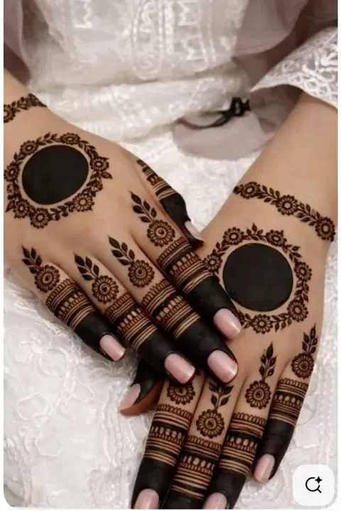 aesthetic stylish circle back hand mehndi design