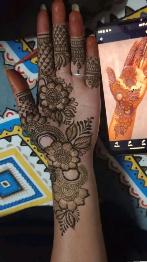 arabic simple back hand mehndi design
