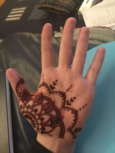 bridal deity front hand mehndi design