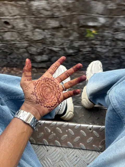 arabic simple front hand mehndi design